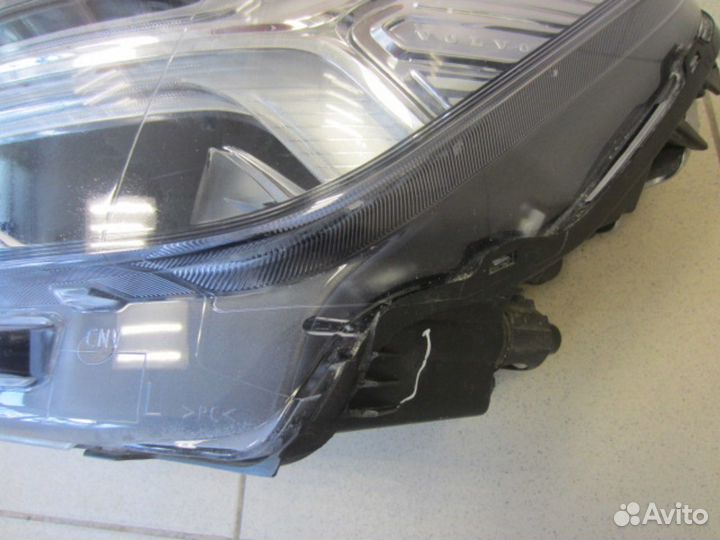 Фара левая Volvo XC40