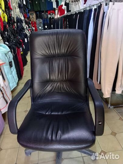 Офисное кресло