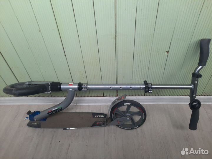 Самокат Roces 2-х колесный 230 mm Lux. Для города