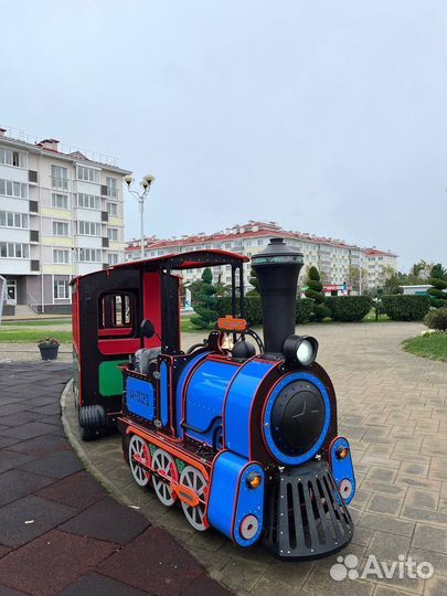 Детский аттракцион паровозик
