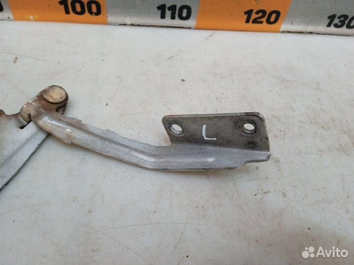 Петля капота левая Ford Focus 1 1.6 2001