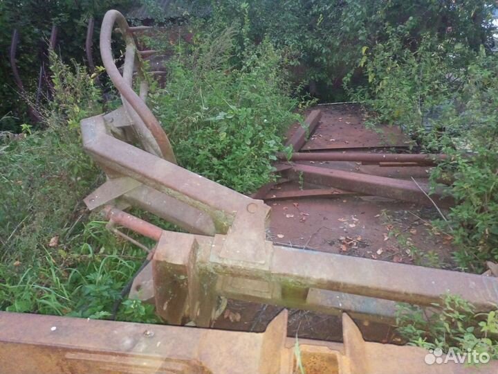 Захват для рулонов сена