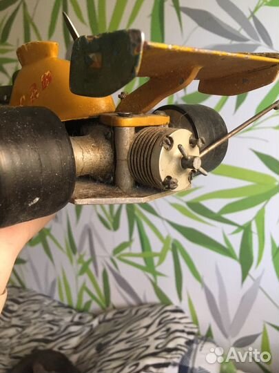 Модель автомобиля ручной сборки