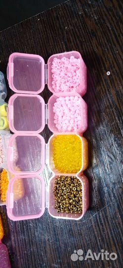 Набор бисера с контейером