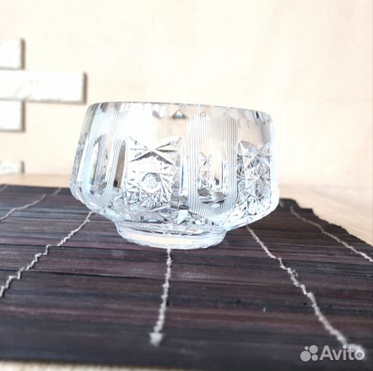 Хрустальная вазочка