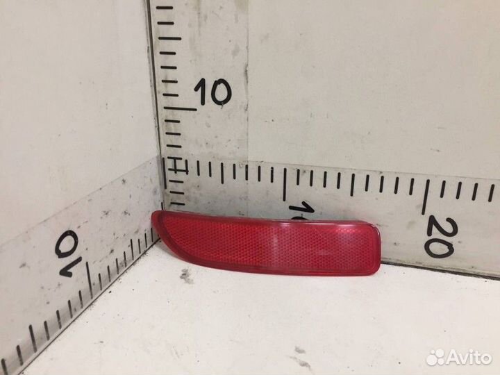 Светоотражатель заднего бампера левый