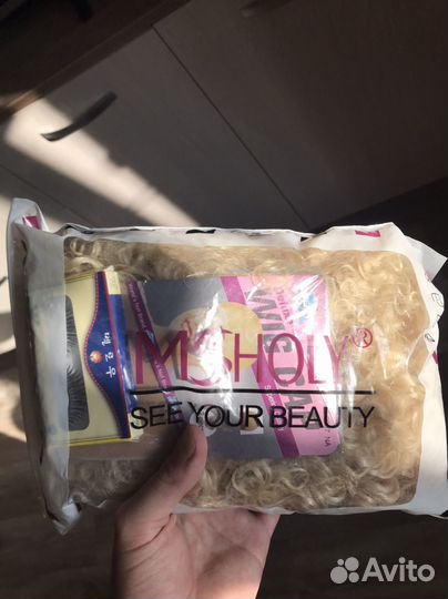 Парик женский блонд кучерявый