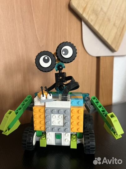 Сборник инструкций WeDo 2.0, около 700шт