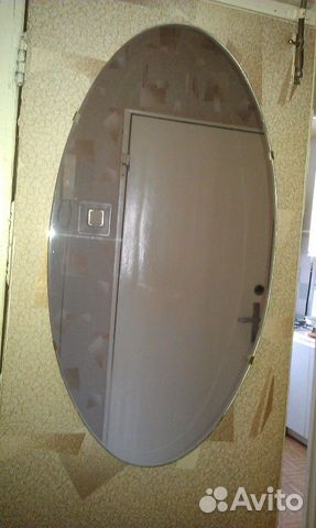 Зеркало на деревянной основе