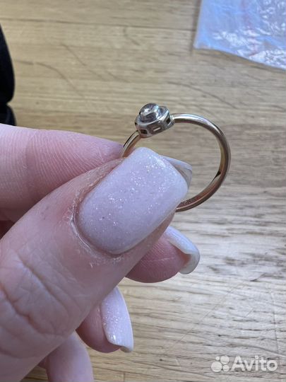 Кольцо с бриллиантом