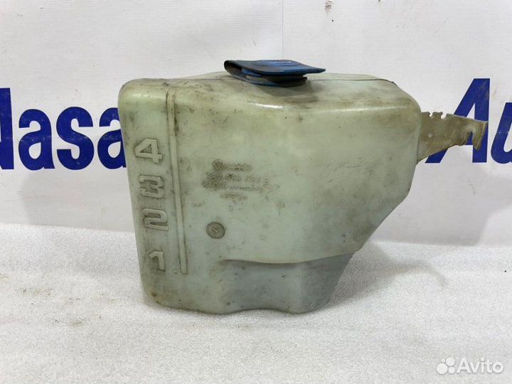 Бачок омывателя Volkswagen Passat B3 1988-1993