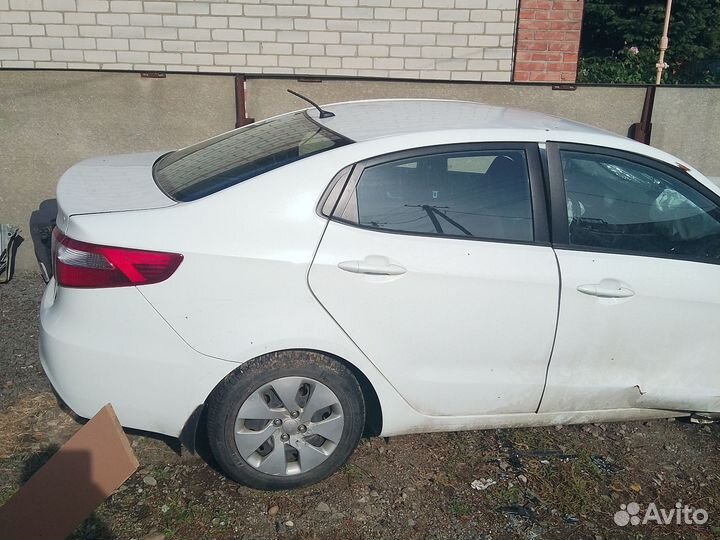 Kia Rio 1.4 МТ, 2014, битый, 80 000 км