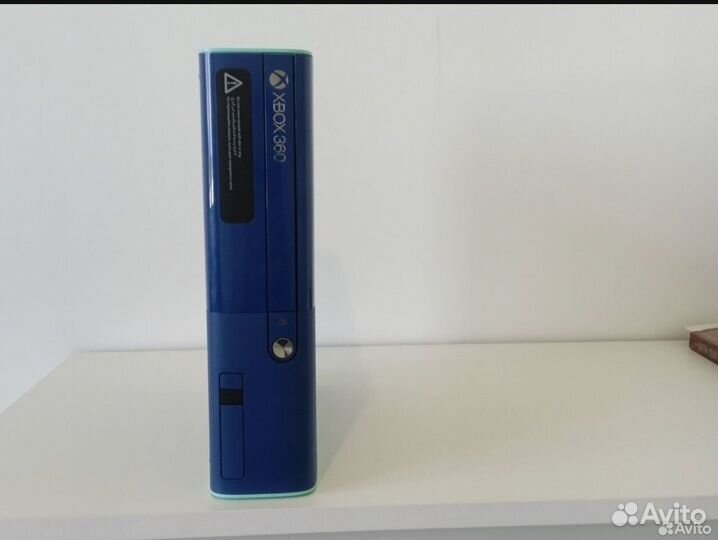 Xbox 360e limited edition + диски