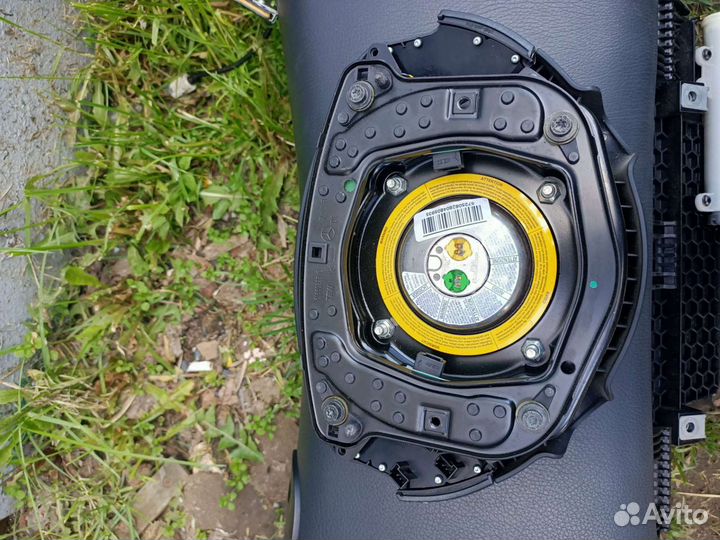 Подушка безопасности водителя Mercedes W211 / E211