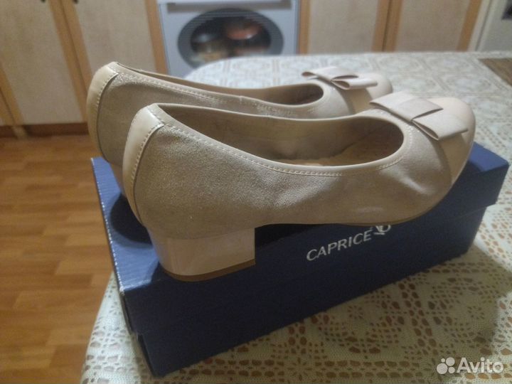 Продам женские бежевые туфли Caprice, р. 39