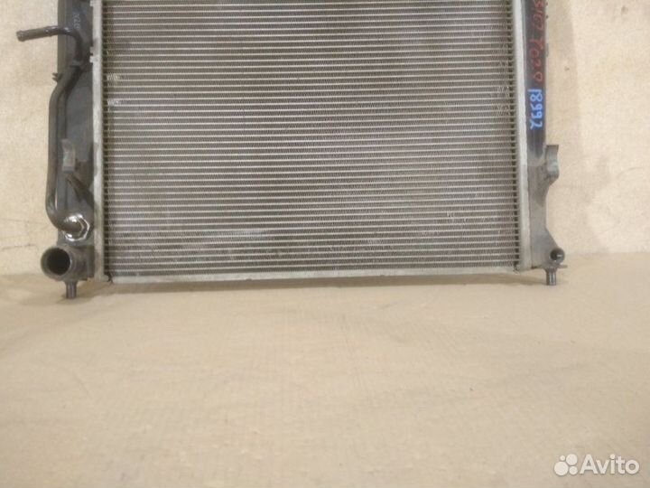 Радиатор охлаждения двигателя Kia Sportage III 2.0