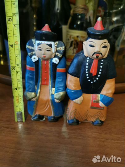 Декоративные фигурки пара Монголов, глина