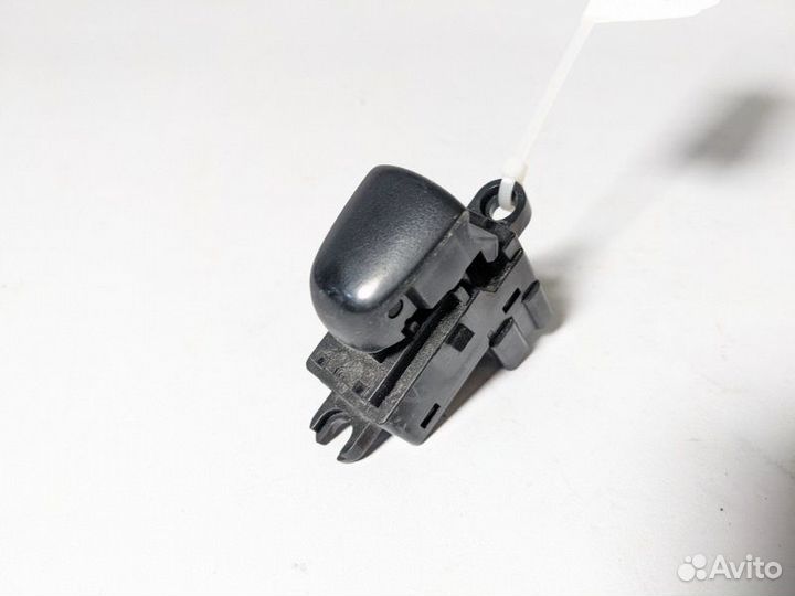 Кнопка стеклоподъемника передняя левая Nissan