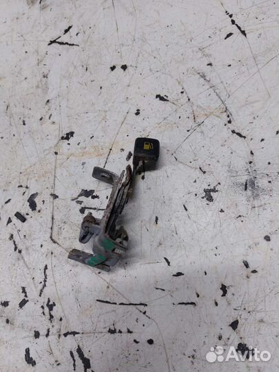 Ручка открывания бензобака Mazda 323 BF