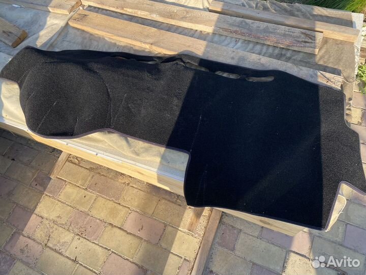 Коврик на приборную панель