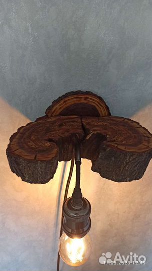 Настенный светильник бра из натурального дерева