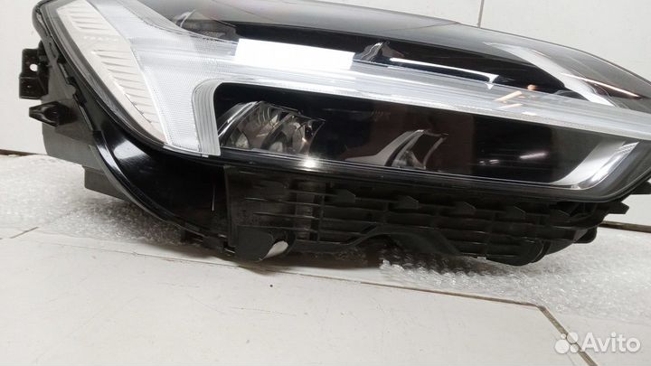 Фара правая Volvo XC60