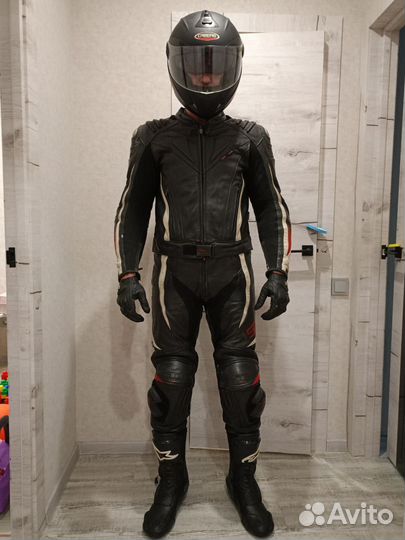 Продам мотошлем. Каску. Caberg V2 407