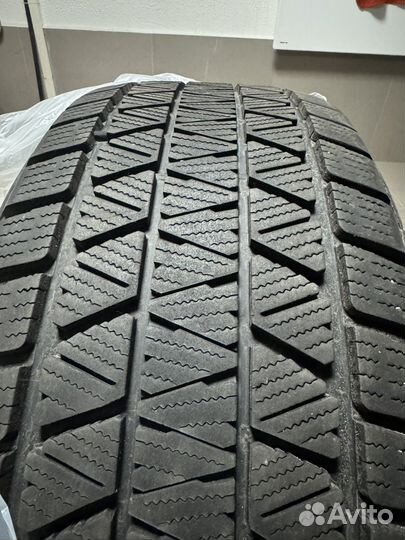 Bridgestone Blizzak DM-V3 285/45 R22 110T