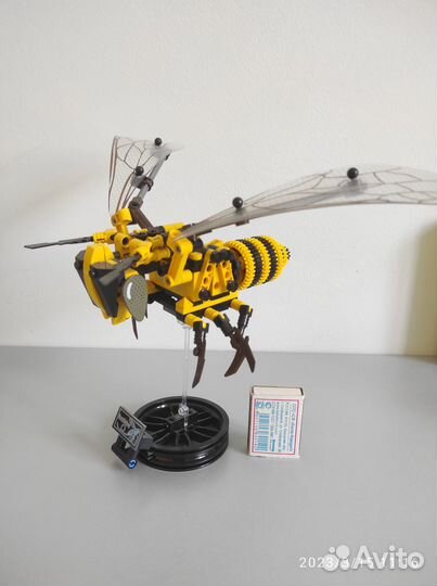 Конструктор с механизмом пчела