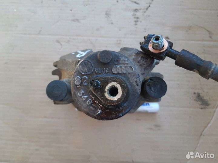 Суппорт передний правый Шкода Фабия