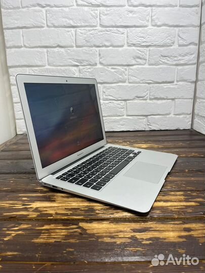 Apple MacBook Air 13inch 2017 i5/128/8/HD Graphics