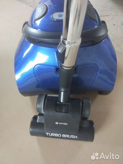 Пылесос Vitek 1800W