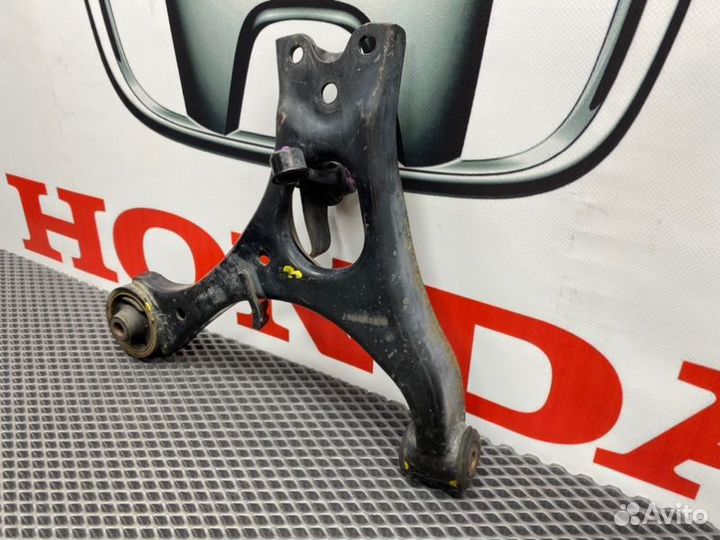 Рычаг подвески передний правый Honda Civic FD(4Д)