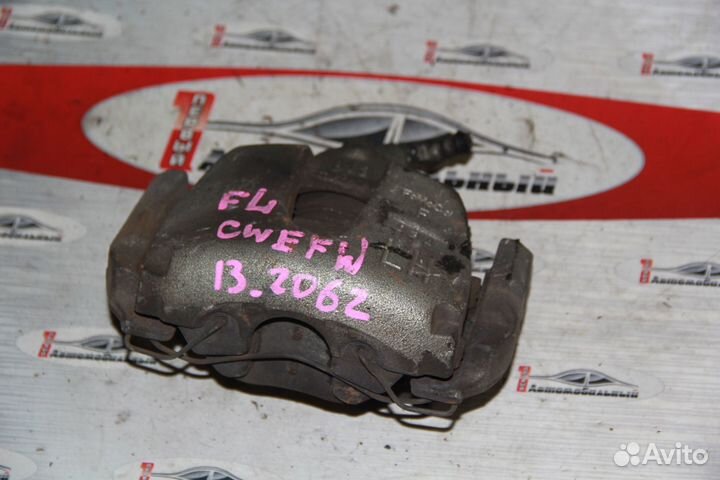 Суппорт перед лево c Mazda Premacy cwefw LF-VD