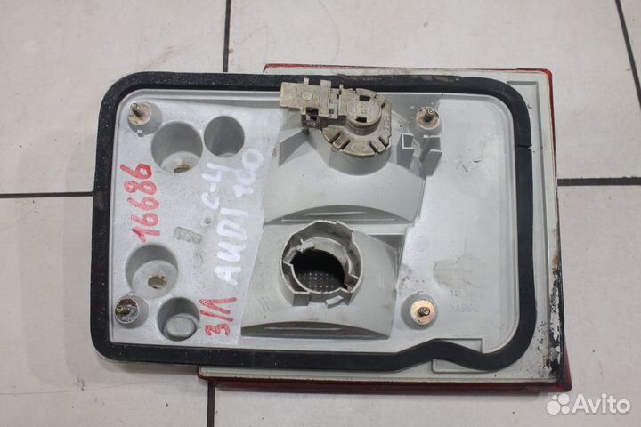 Фонарь задний внутренний левый Audi 100 C4