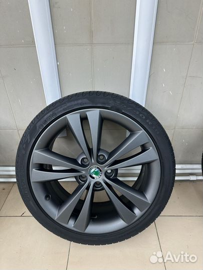 Летние оригинальные колеса r18 Octavia RS