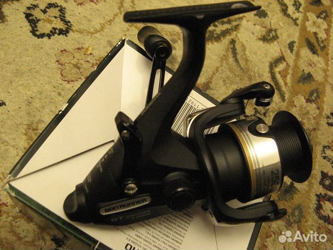Безынерционная катушка Shimano Baitrunner ST 2500