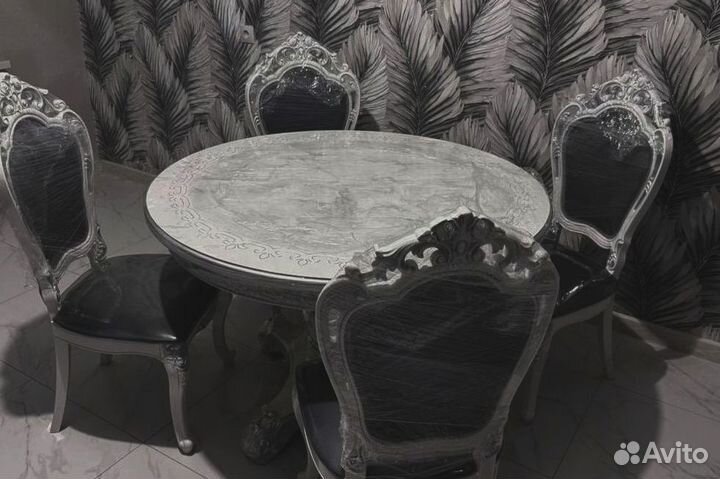 Кухонный стол. Стол