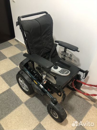 Инвалидная коляска с электроприводом