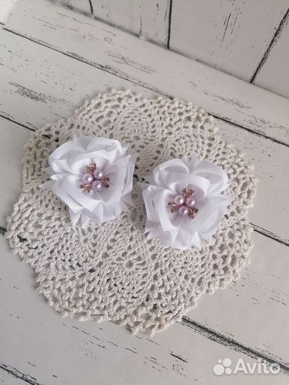 Белые бантики