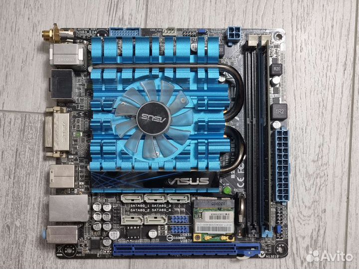 Материнская плата с CPU asus E2KM1I-deluxe + 4Gb