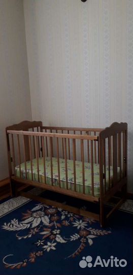 Детская кровать с маятником