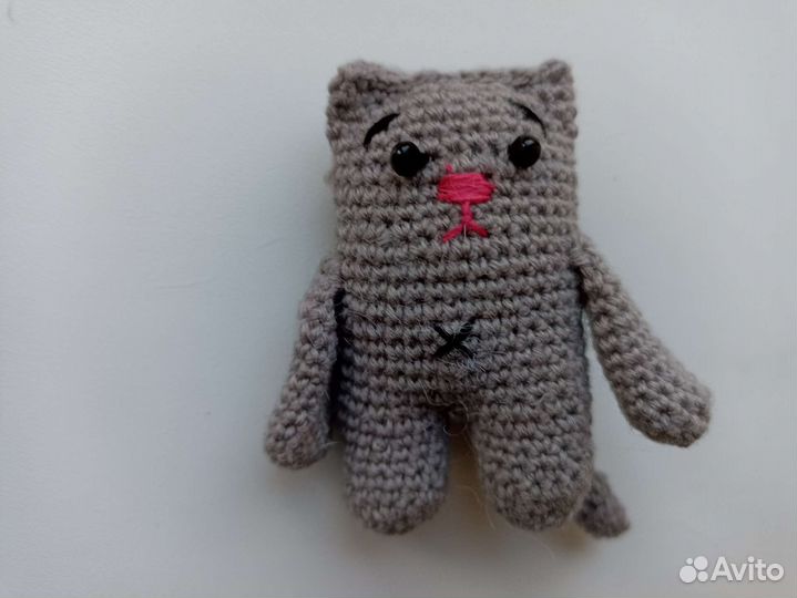 Вязаная игрушка кот