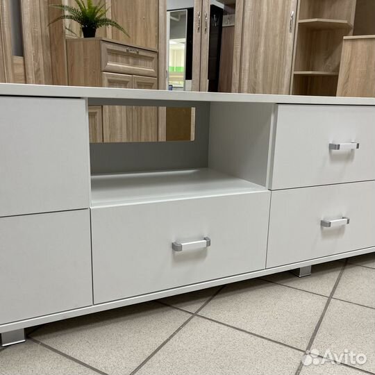 Тумба белая под тв новая