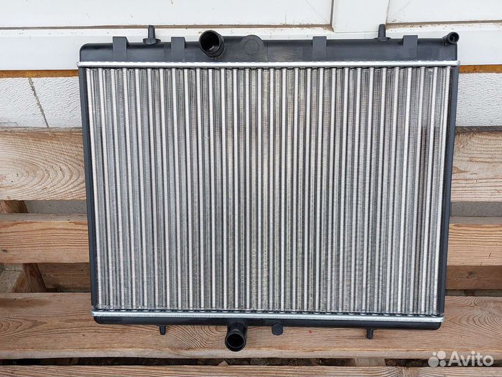 Ситроен С5, Берлинго Радиатор охлаждения 1330F5