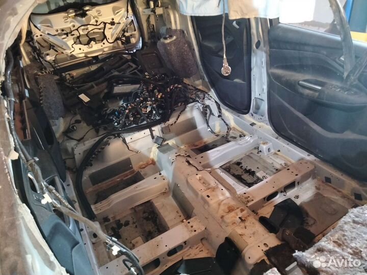 Разбираю на запчасти Ford Kuga 2 1.6