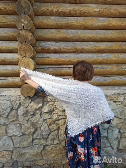 Шаль вязаная пуховая, ручная работа