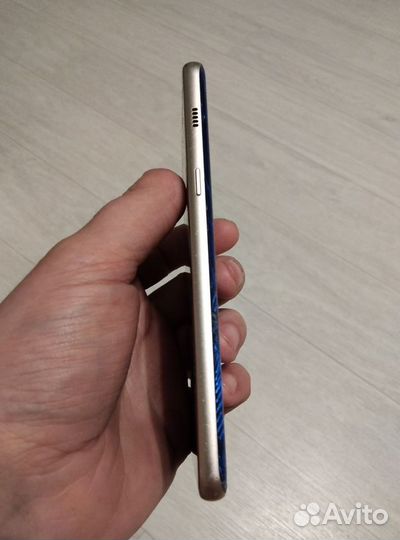 Samsung Galaxy A8 (2018), 4/32 ГБ