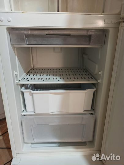 Холодильник indesit