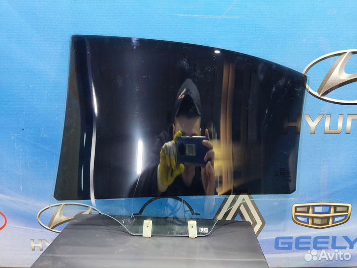 Стекло боковое двери Kia RIO 2 Прав